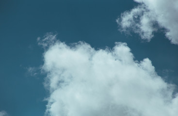 Obraz premium Fluffy clouds cover the summer blue sky