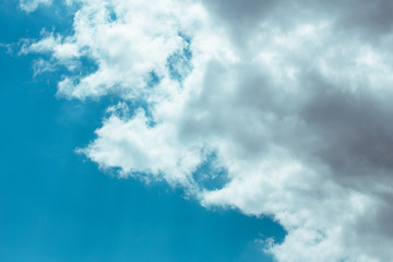 Obraz premium Fluffy clouds cover the summer blue sky