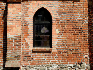 Fototapeta na wymiar wybudowany w 14 wieku gotycki kościół katolicki pod wezwaniem świętego Jana chrzciciela w miejscowości narzym w województwie warmińsko mazurskim w Polsce