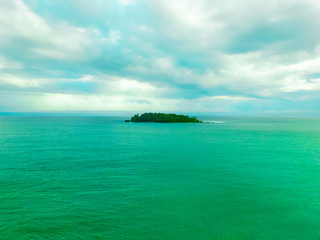 Obraz premium Port Limon - sea and small island in Costa Rica
