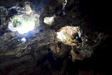 Obraz premium The lights from the hole of cave at marble mountain.