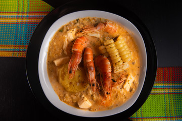 chupe de camarones o sopa de camarones, plato tipico peruano del sur de arequipa