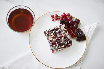 Black berry cheese cake with tea