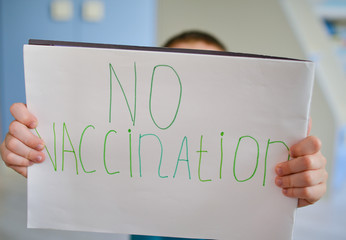 
Child's drawing on which is written in colored letters "no vaccination"
