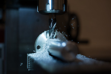 Fraisage sur pièce d'aluminium