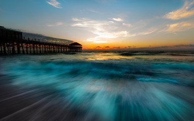 Obraz premium sunrise over the sea in Cocoa Beach