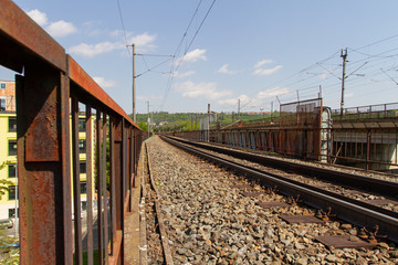 Obraz premium an old railway tunnel for trains in the Czech city and a bridge for trains next to it