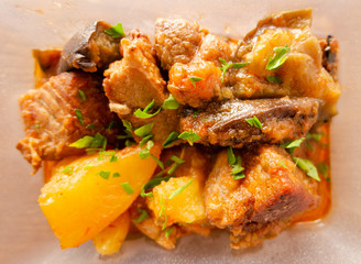 pork wings with vegetables