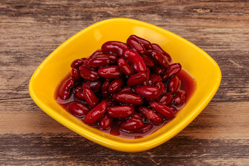Red baked kidney in the bowl