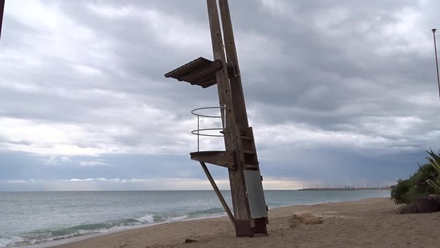 Puesto de socorrista vacio