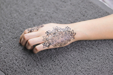 New Beautiful Flowers Mehndi Design