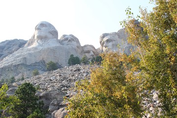 Mount rushmore national memorial with sculptures of US presidents.