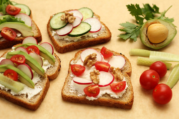 sandwich with tomato and cheese