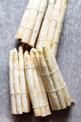 Bundle of white asparagus, raw 
