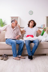 Obraz premium Man with drinking problem and the family