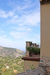 widok z balkonu, balkon na wysokosci, widok z wysoka, balkon w gorach, Wlochy, Sycylia, Savoca