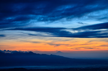 Fototapeta premium sunrise over the mountains