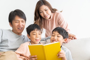 ファミリー　読書