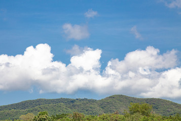 Obraz premium Mountains and bright sky