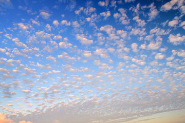 Fototapeta na wymiar Beautiful blue sky with white clouds