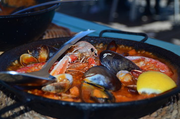 sarten de paella de marisco