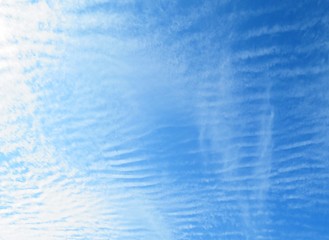 日本の田舎の風景　11月　青空とうろこ雲