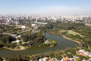 Fototapeta na wymiar O Parque do Ibirapuera e seu entorno