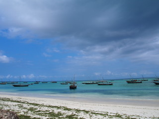 Fototapeta na wymiar Emerald green sea and cloudy skies, Nungwi, Zanzibar, Tanzania