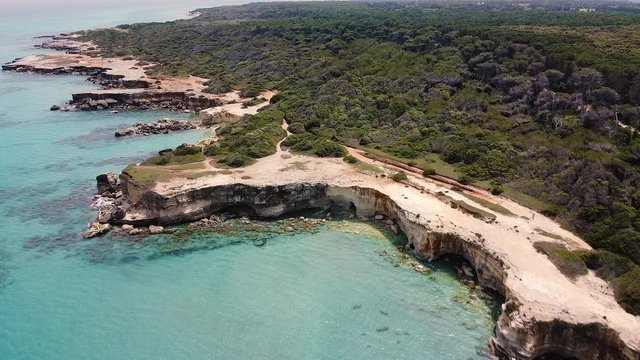 Costa rocciosa - drone - Salento