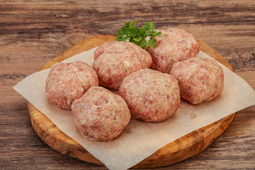 Raw turkey meatball for cooking