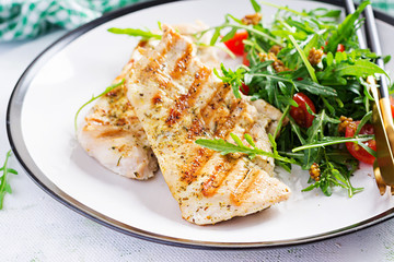 Grilled chicken fillet with fresh salad - arugula and tomato. Ketogenic food. Healthy lunch.