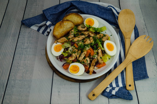 Salat mit Putenstreifen