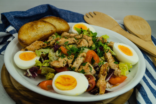 Salat mit Putenstreifen