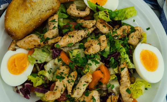 Salat mit Putenstreifen