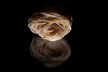 Foto artistica di pasta fresca fatta a mano, Spaghetti