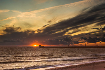 Morze Bałtyckie w Polsce, zachód słońca w miejscowości Hel.