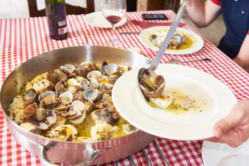 Hake in a Green Sauce whit asparagus and clams