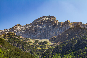Fototapeta na wymiar Mountainous and rocky landscape of the Pyrenees