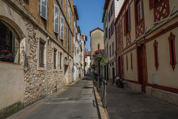 Fototapeta na wymiar Street of Bayonne in France with buildings in the Nive River