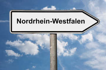Fototapeta na wymiar Wegweiser Nordrhein-Westfalen