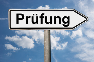 Obraz premium Wegweiser Prüfung