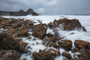 石川県 能登半島 窓岩 冬