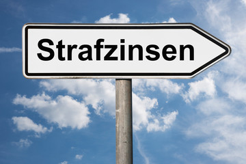 Fototapeta premium Wegweiser Strafzinsen