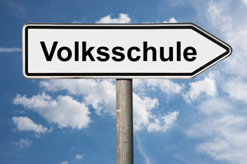 Fototapeta premium Wegweiser Volksschule