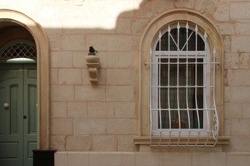 Fototapeta premium old stone house in senglea (malta)