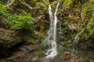 Fototapeta na wymiar Fahler Wasserfall