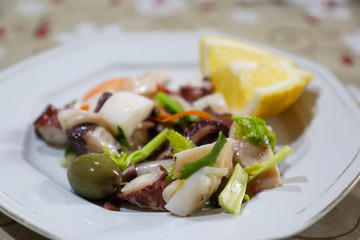 Spaghetti alle vongole ed insalata di mare