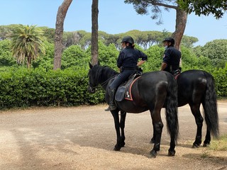 Carabinieri a cavallo a Villa Ada