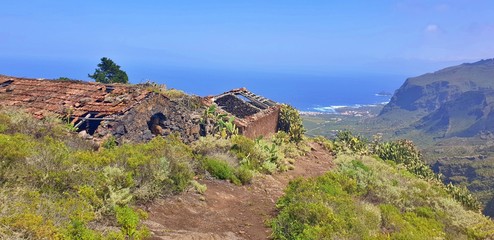 Ruin in front of the ocean