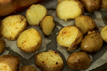 pieczone młode ziemniaki